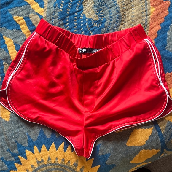 Zara Retro Red Shorts with White Piping - Picture 2 of 10
